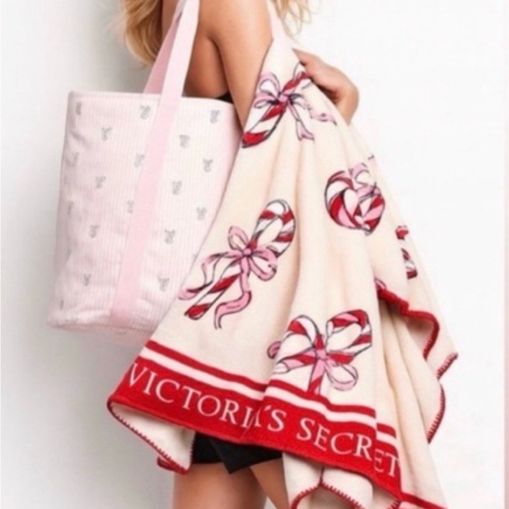 Victoria’s Secret Candy Cane Sherpa Plush Blanket & Tote Set - Picture 2 of 10